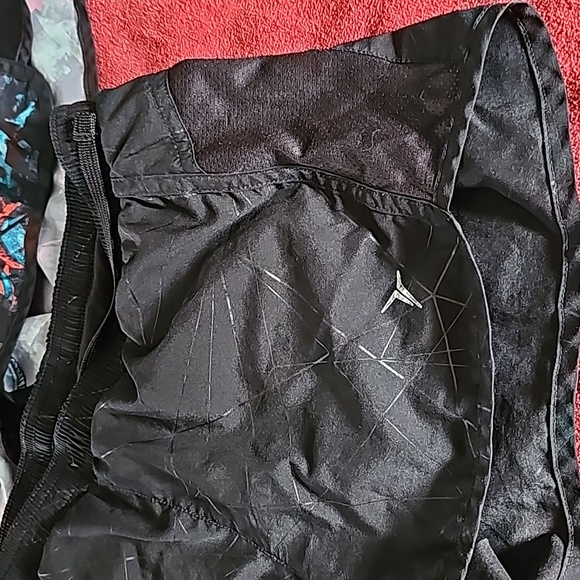 2 STUNNING OLD NAVY Active RUNNING SHORTS - Picture 3 of 9